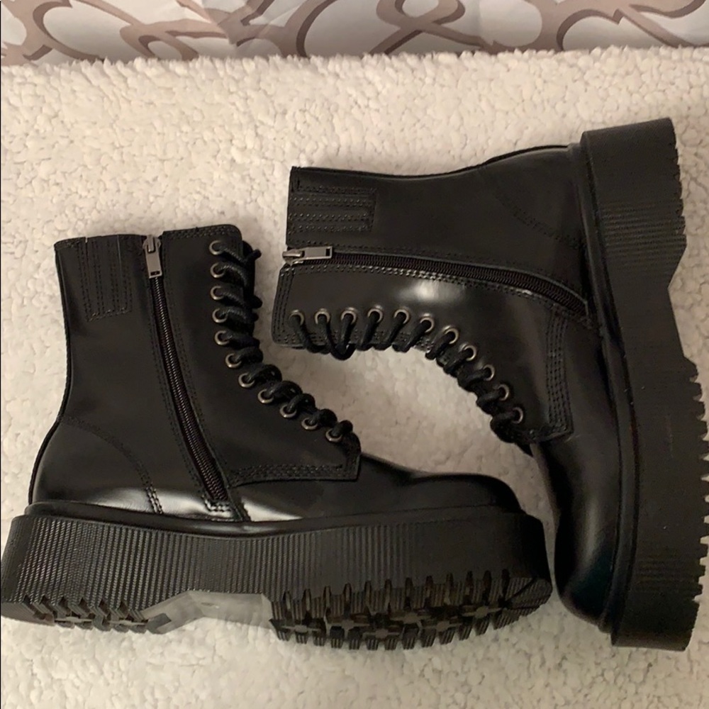 ⭐️SALE⭐️NEW-Jeffrey Campbell Sopas Lugged - Picture 3 of 13